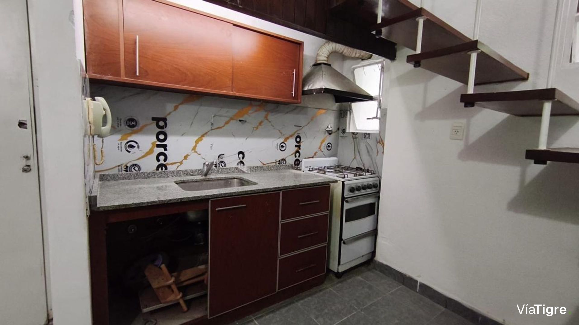 Venta PH dos ambientes patio propio Beccar