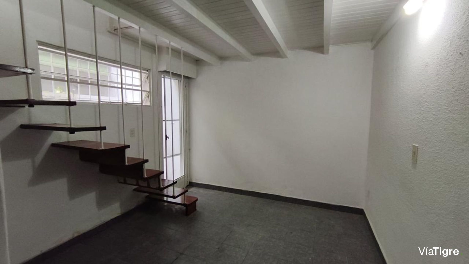 Venta PH dos ambientes patio propio Beccar