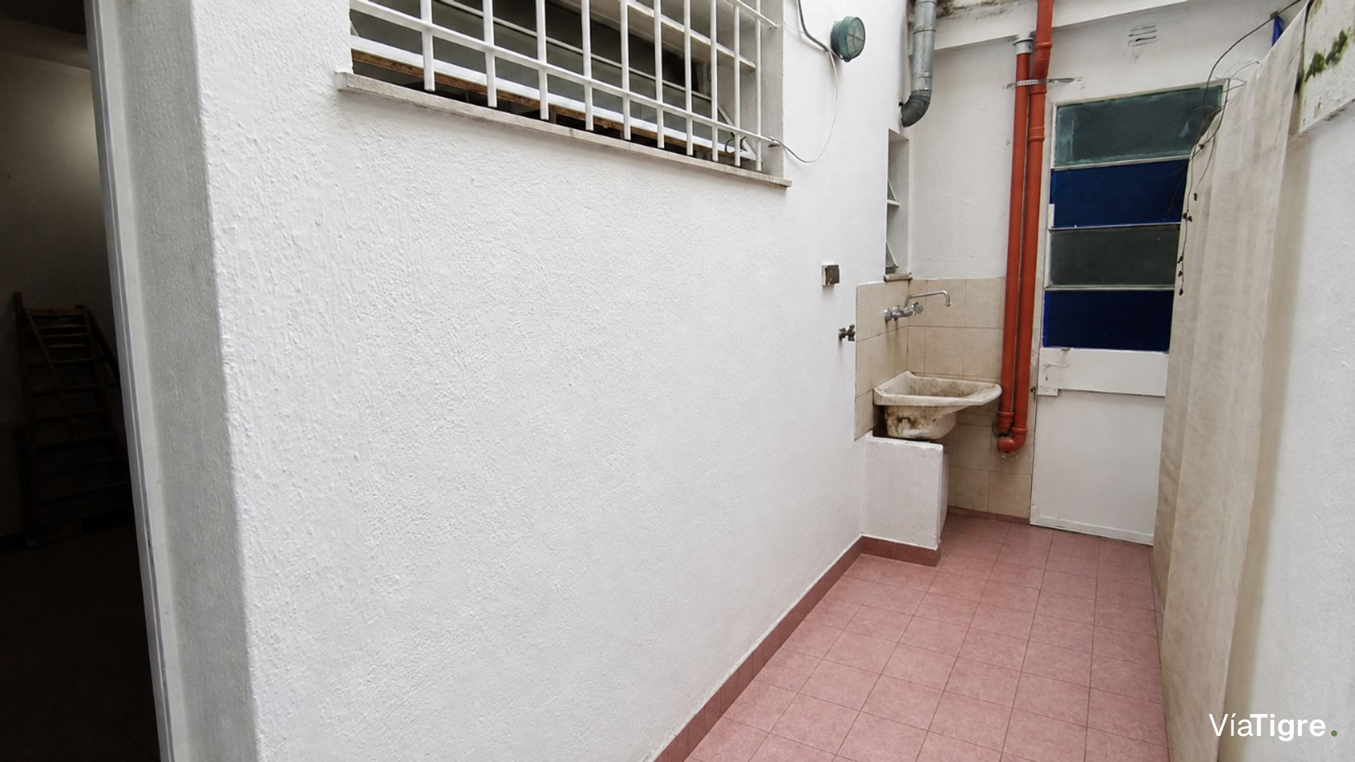 Venta PH dos ambientes patio propio Beccar