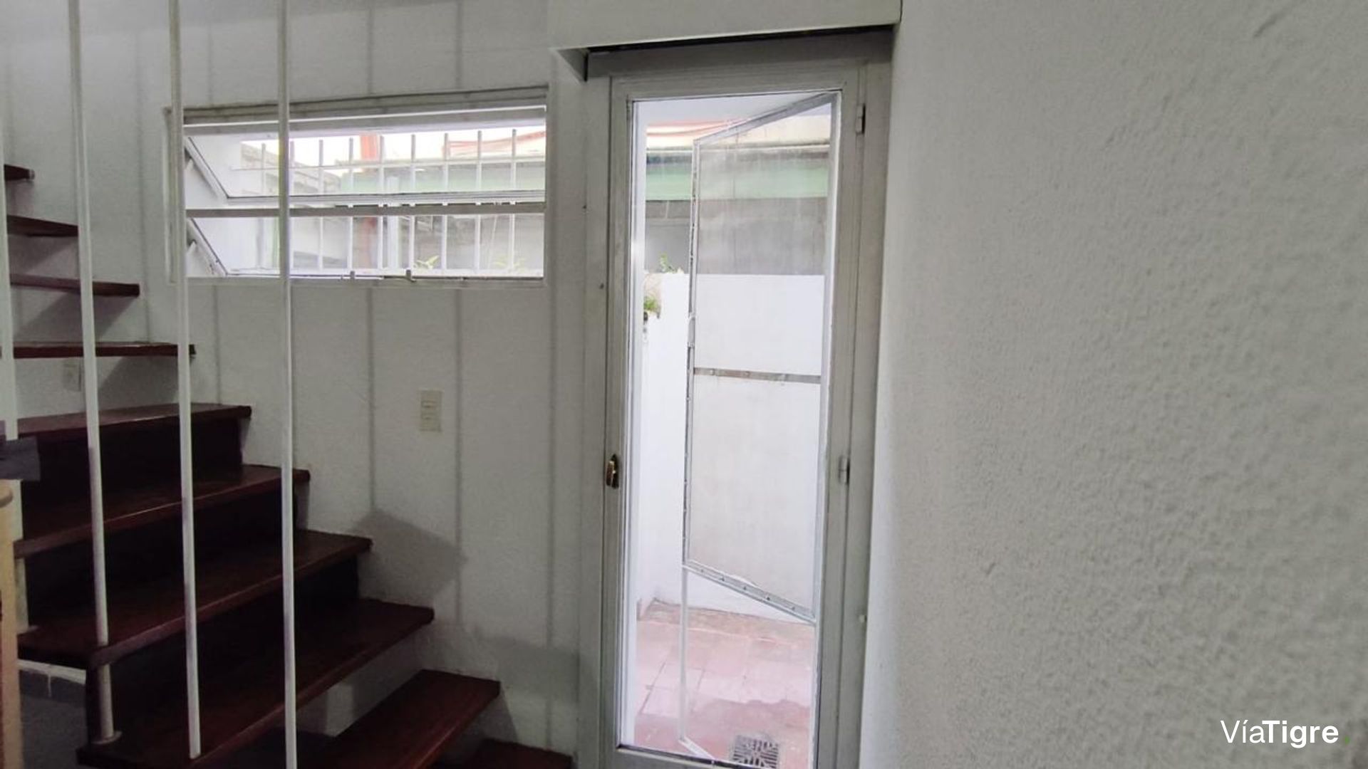 Venta PH dos ambientes patio propio Beccar