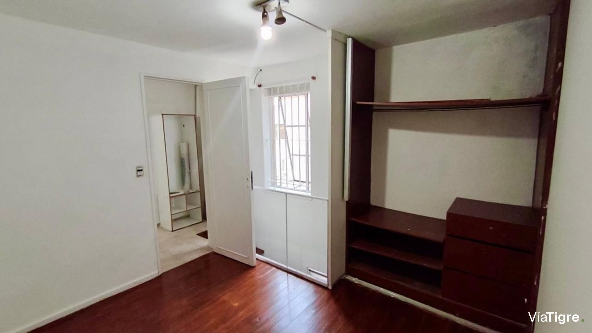 Venta PH dos ambientes patio propio Beccar