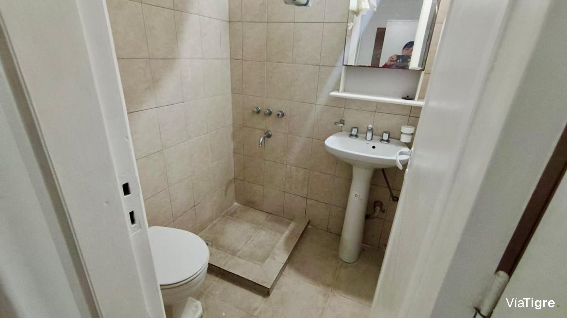 Venta PH dos ambientes patio propio Beccar