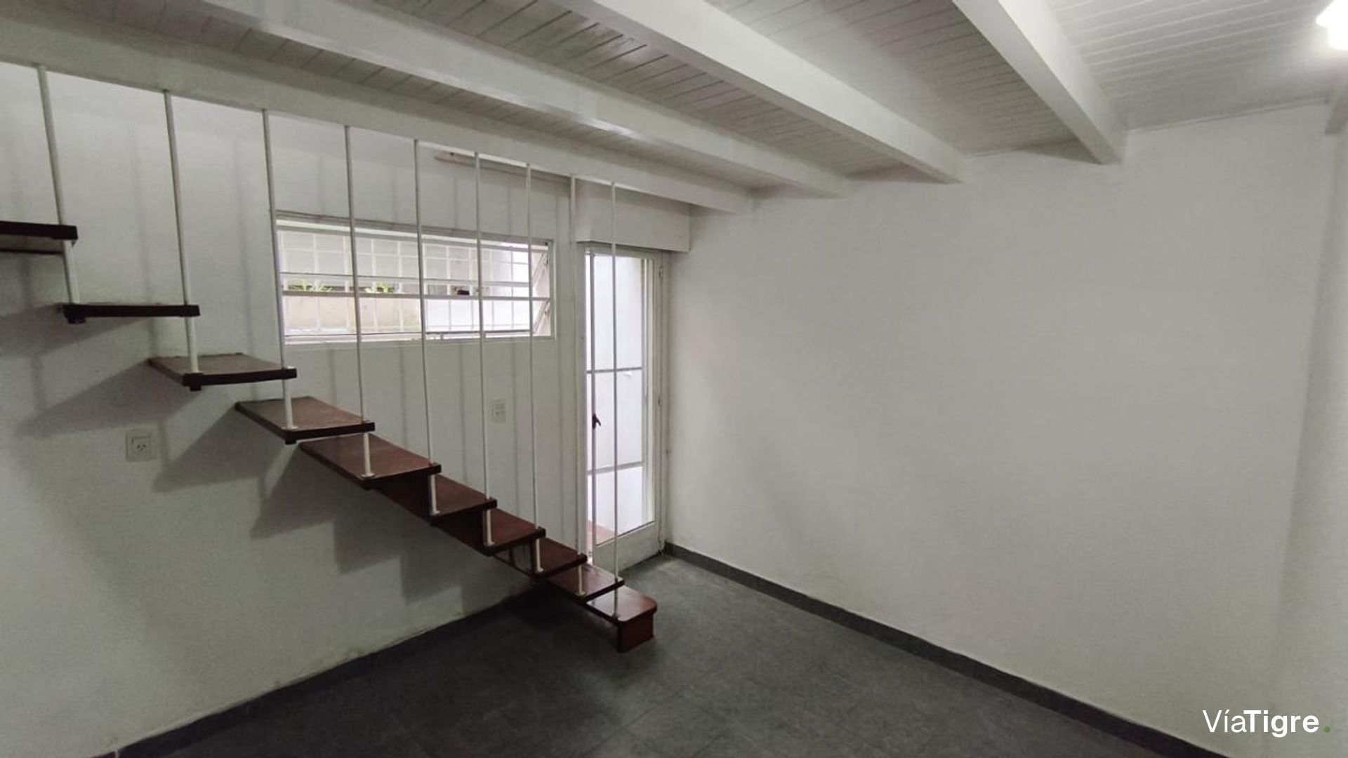 Venta PH dos ambientes patio propio Beccar
