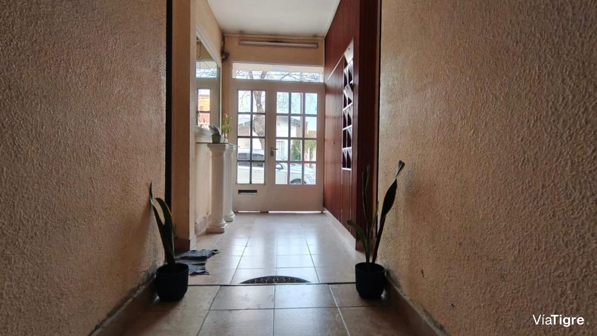 Venta PH dos ambientes patio propio Beccar