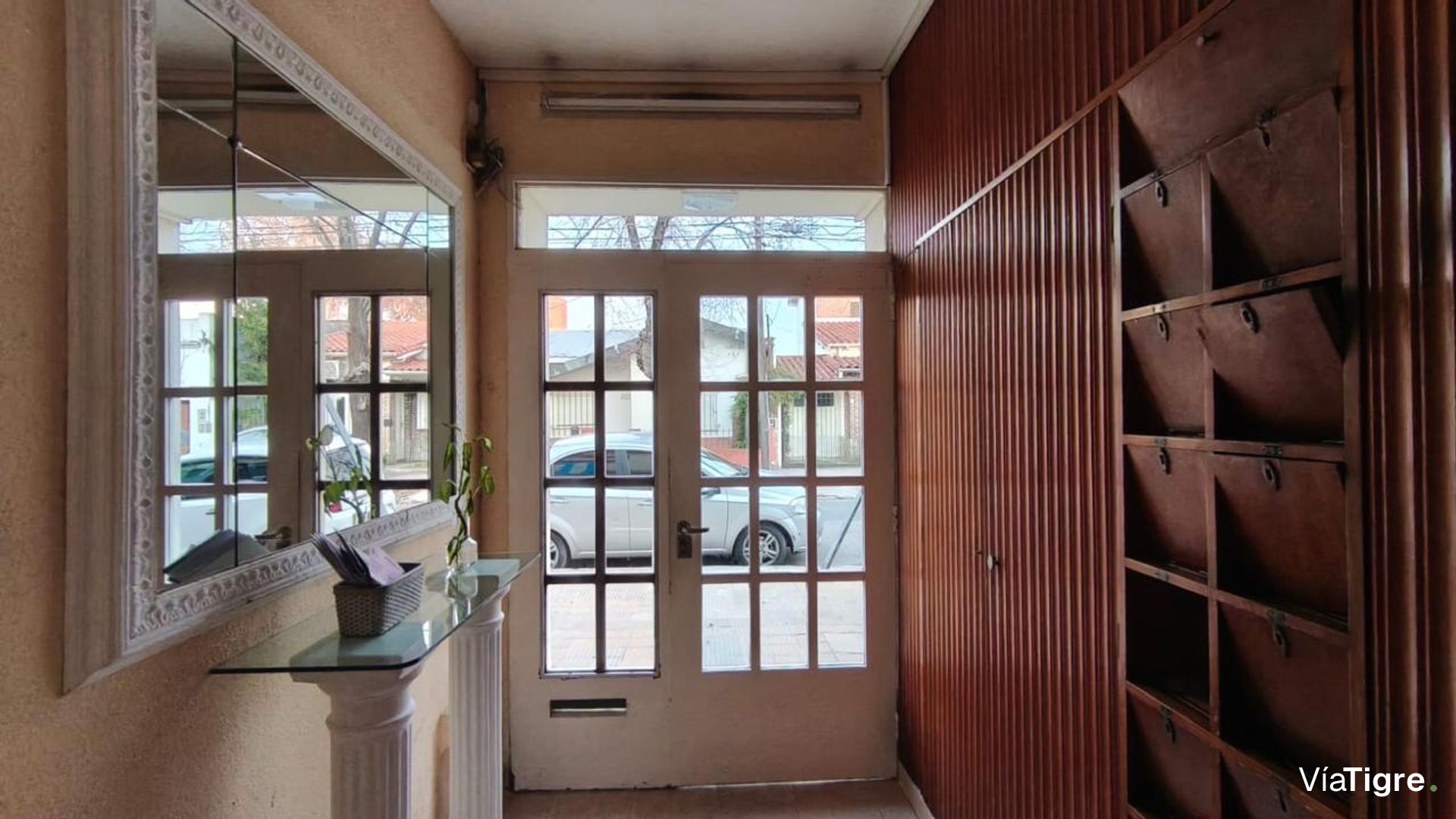 Venta PH dos ambientes patio propio Beccar