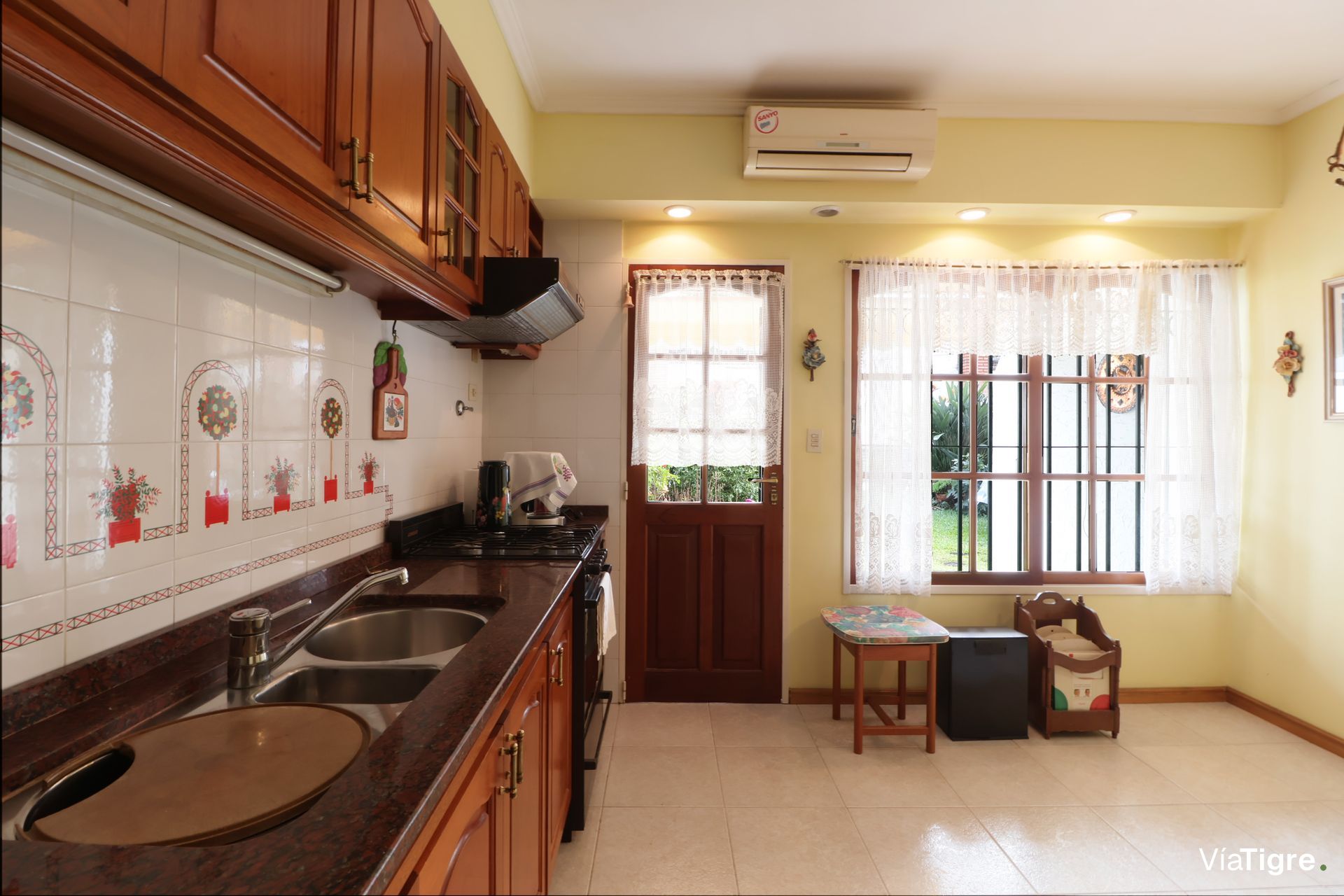 Venta Olivos Triplex 5 Amb 2 Baños Jardin Parrilla