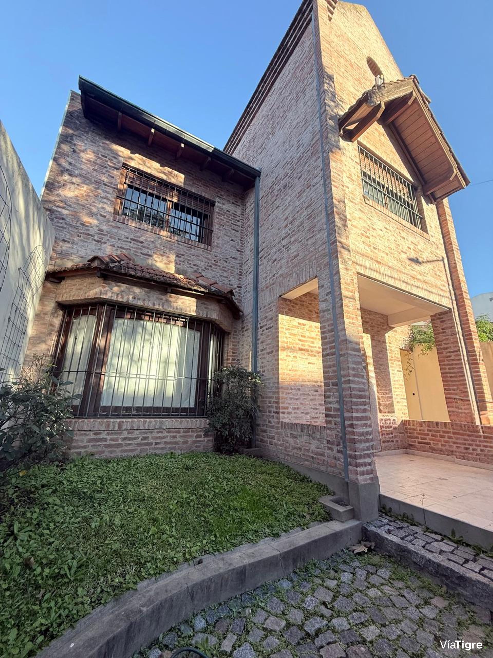 Venta Casa 5 Ambientes Con Jardin