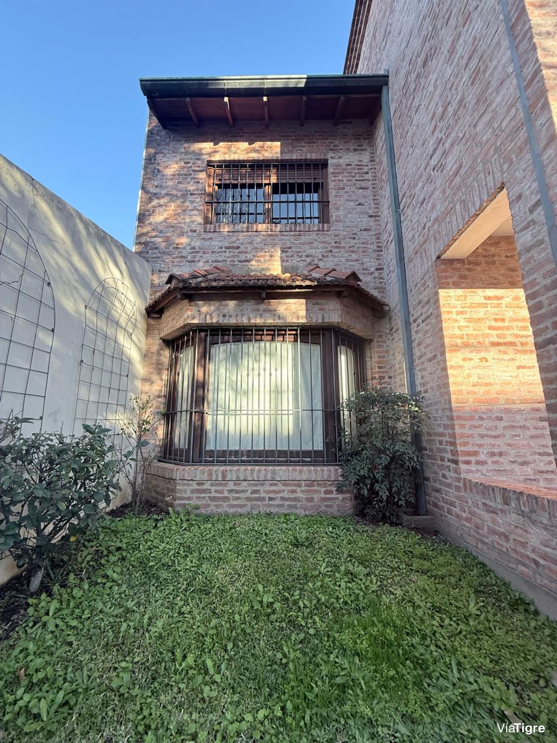 Venta Casa 5 Ambientes Con Jardin