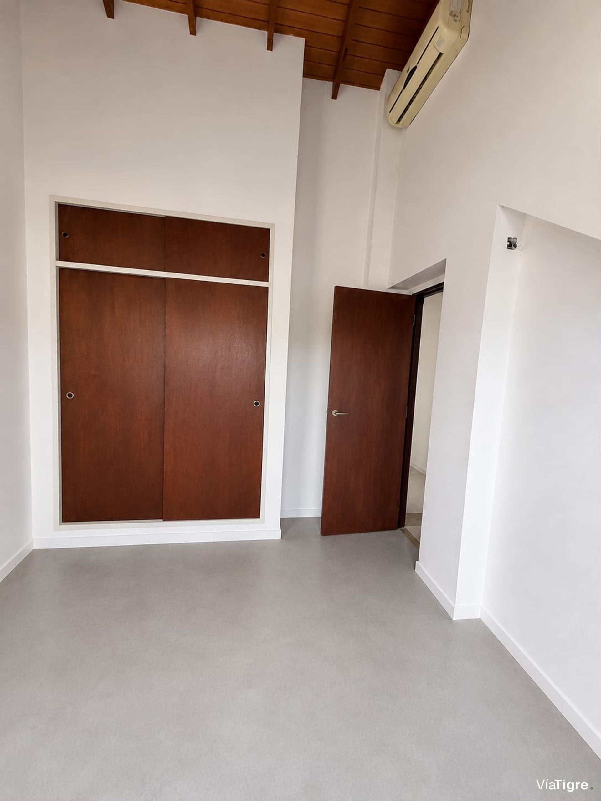 Venta Casa 5 Ambientes Con Jardin