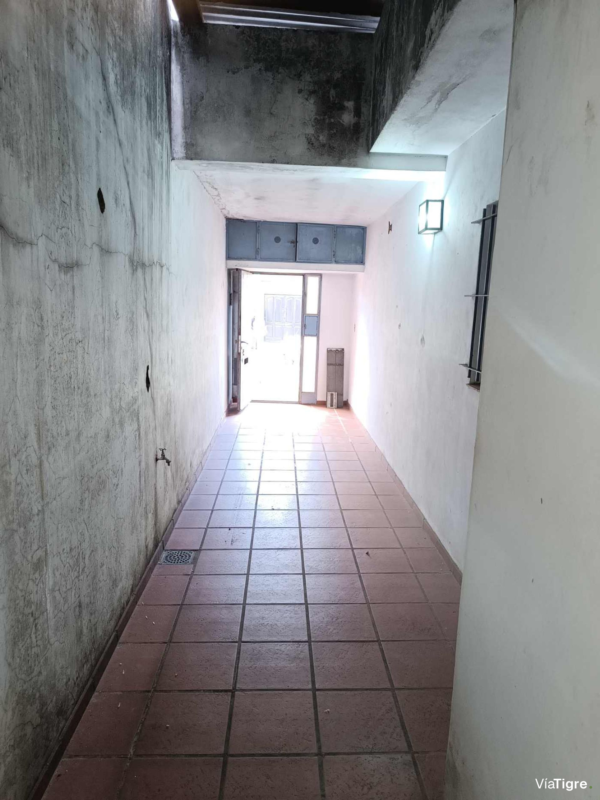 Venta en Olivos--Local / Taller / Deposito 202 m2