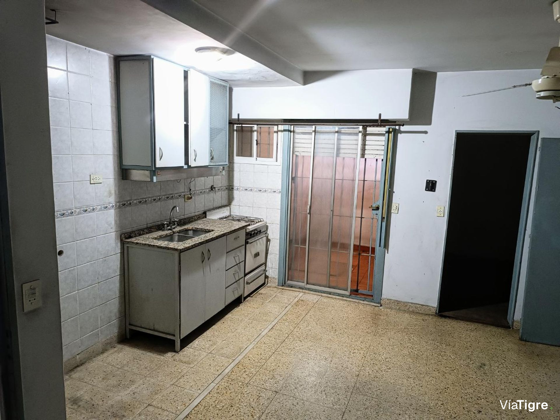 Venta en Olivos--Local / Taller / Deposito 202 m2