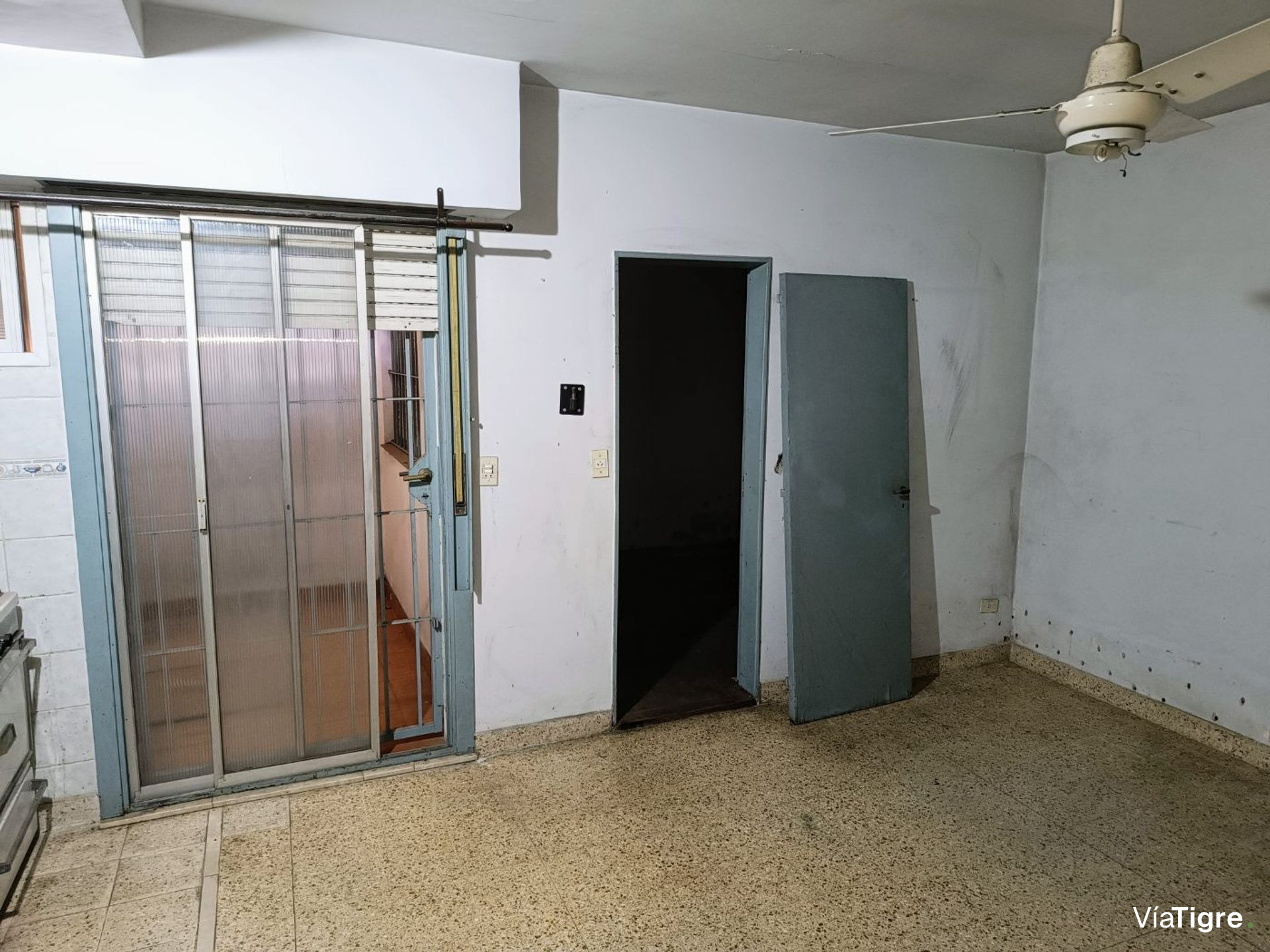 Venta en Olivos--Local / Taller / Deposito 202 m2