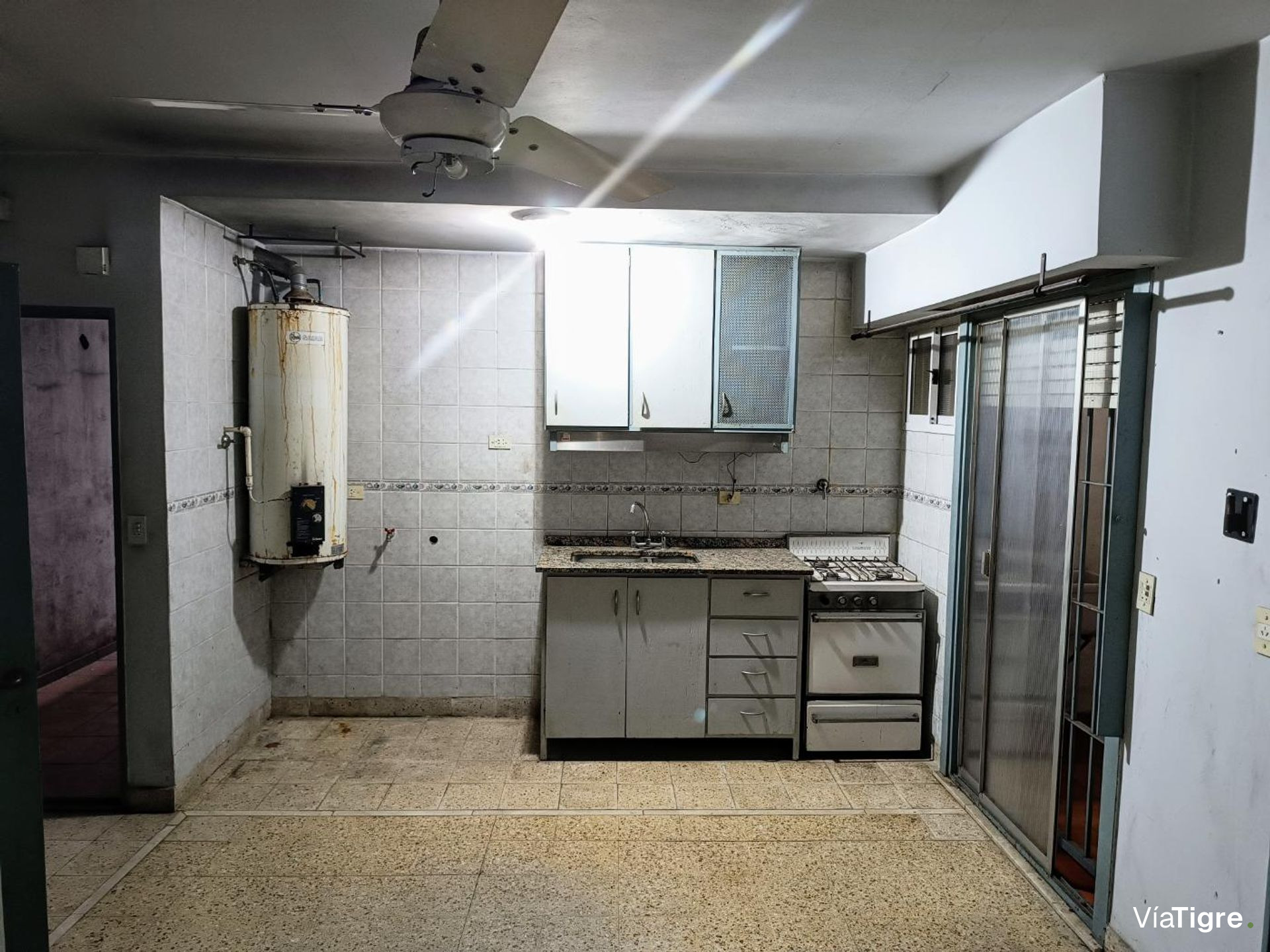 Venta en Olivos--Local / Taller / Deposito 202 m2