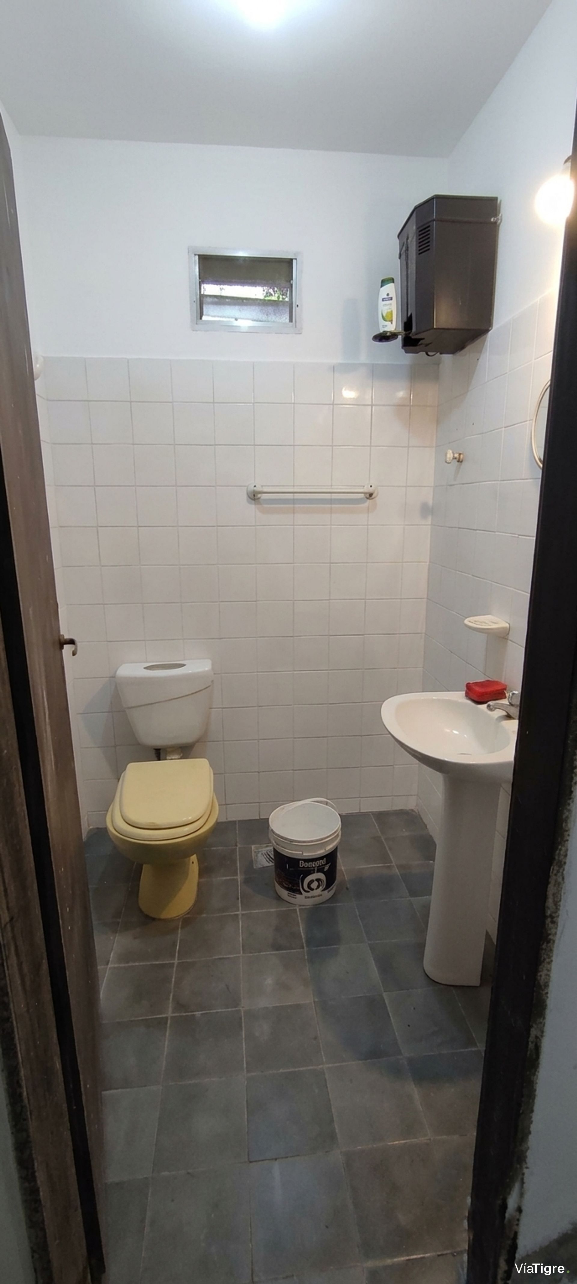 Lote con casa en venta en Benavidez para refacción