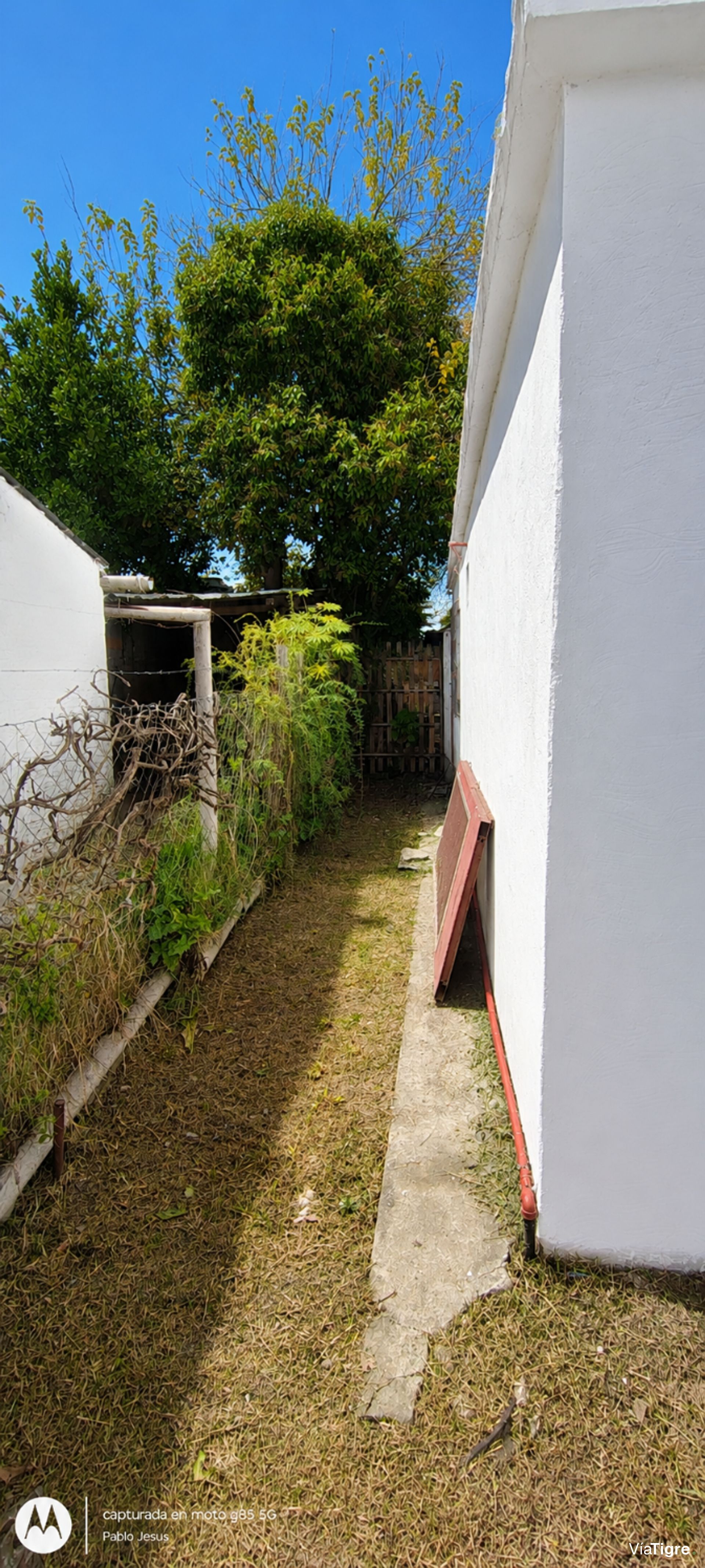Lote con casa en venta en Benavidez para refacción