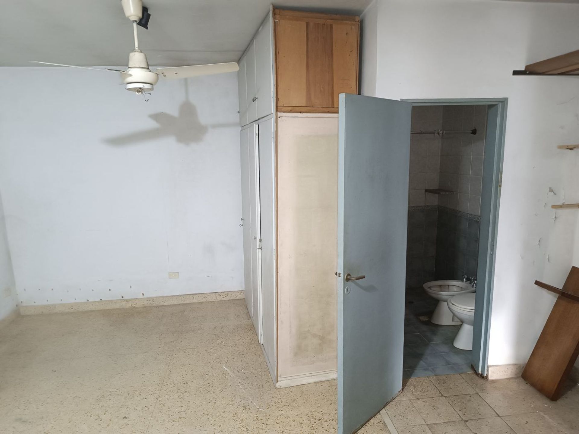 Venta Deposito-Galpon, OLIVOS, 200m2,calle Pelliza