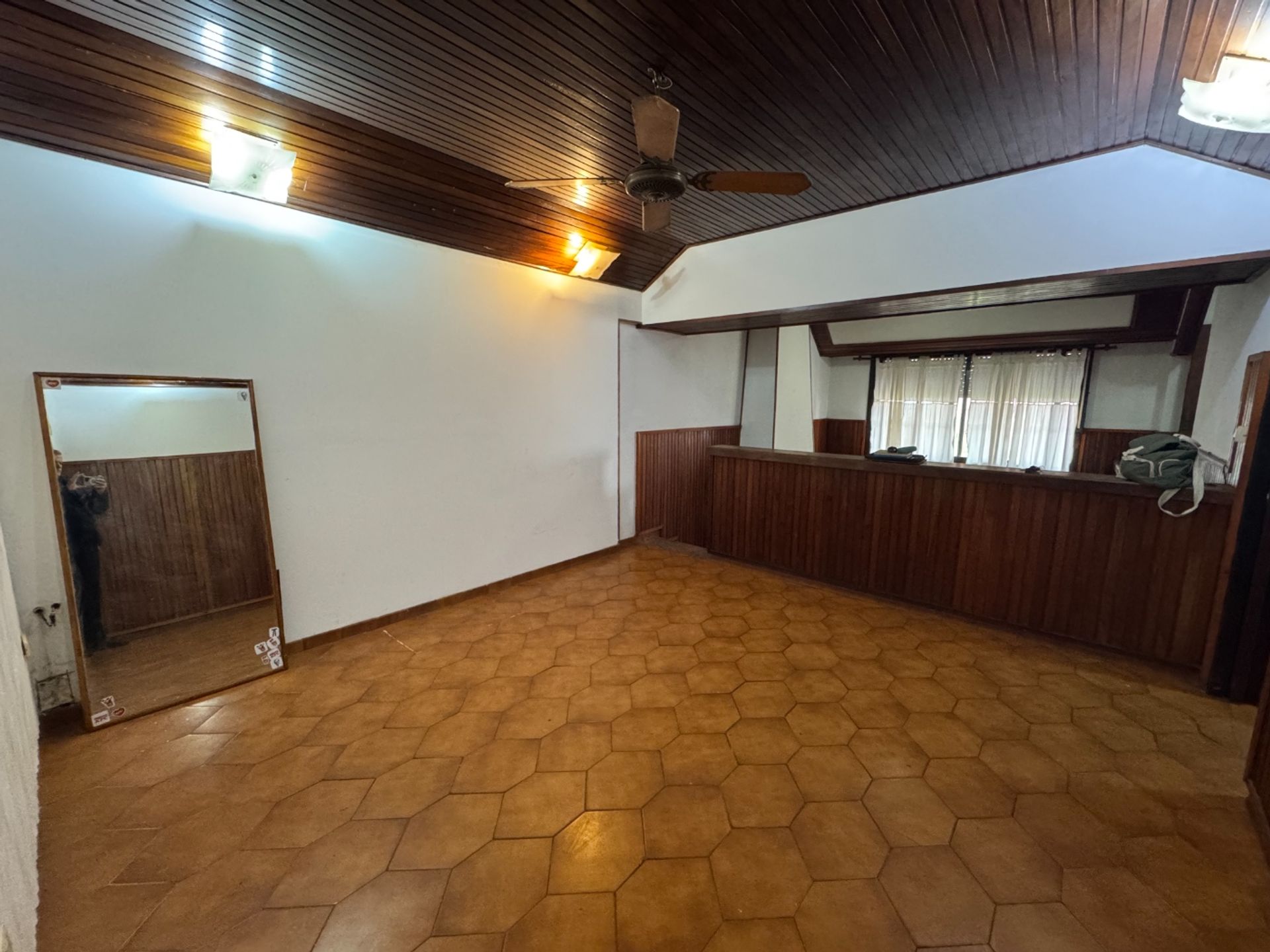 Venta-Casa+Local 4 Ambientes-El Talar-Lote Amplio