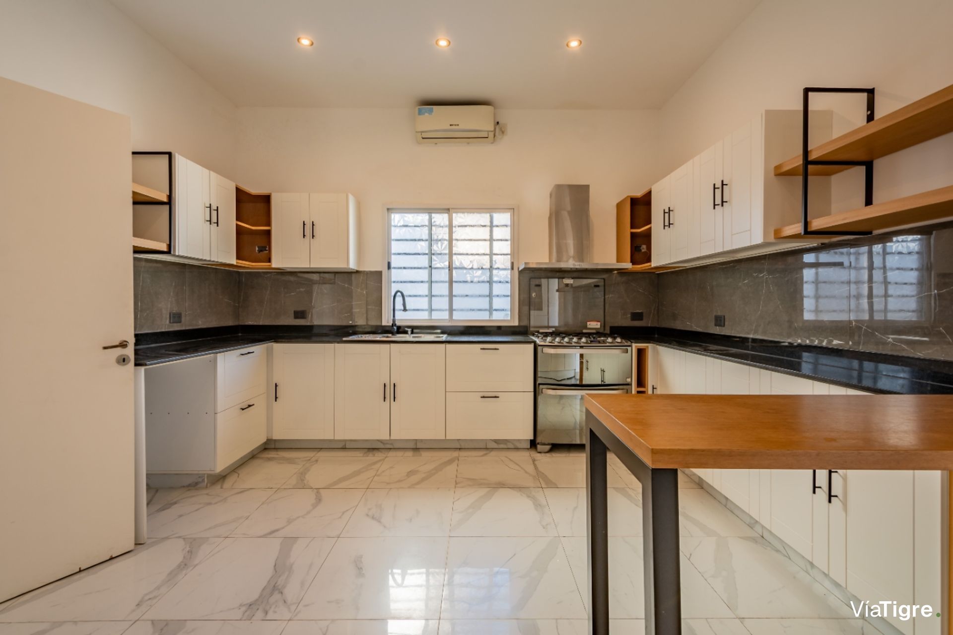 Depto Tipo Casa-Pileta-Gran Terraza-Plaza Martinez