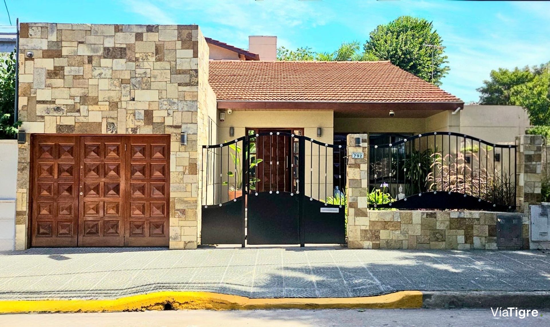 Venta casa 7 ambientes - Pileta - San Isidro