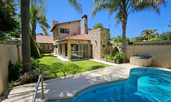 Venta casa 7 ambientes - Pileta - San Isidro