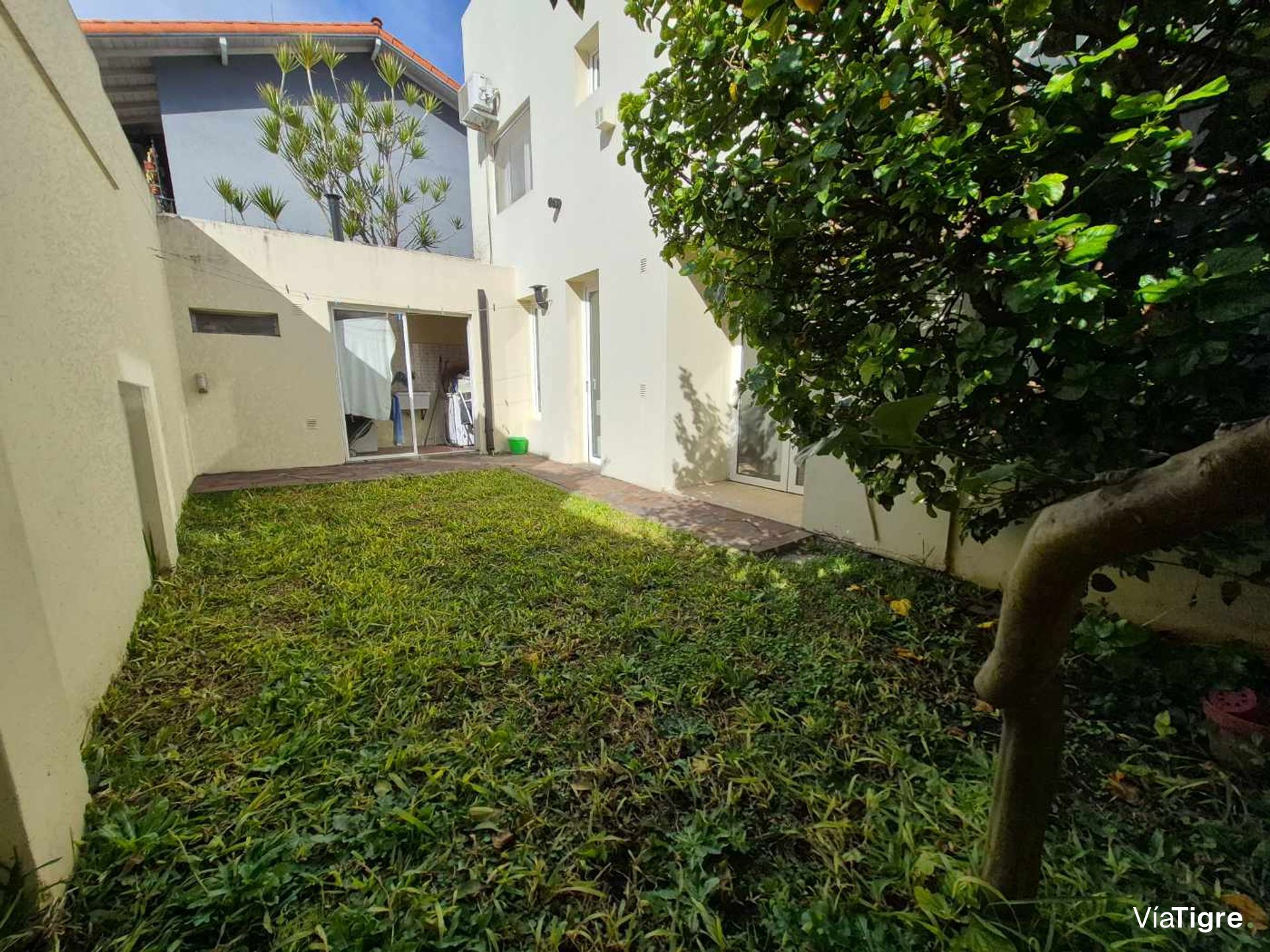 2 Casas 8 Ambientes VENTA Olivos Cochera Jardin