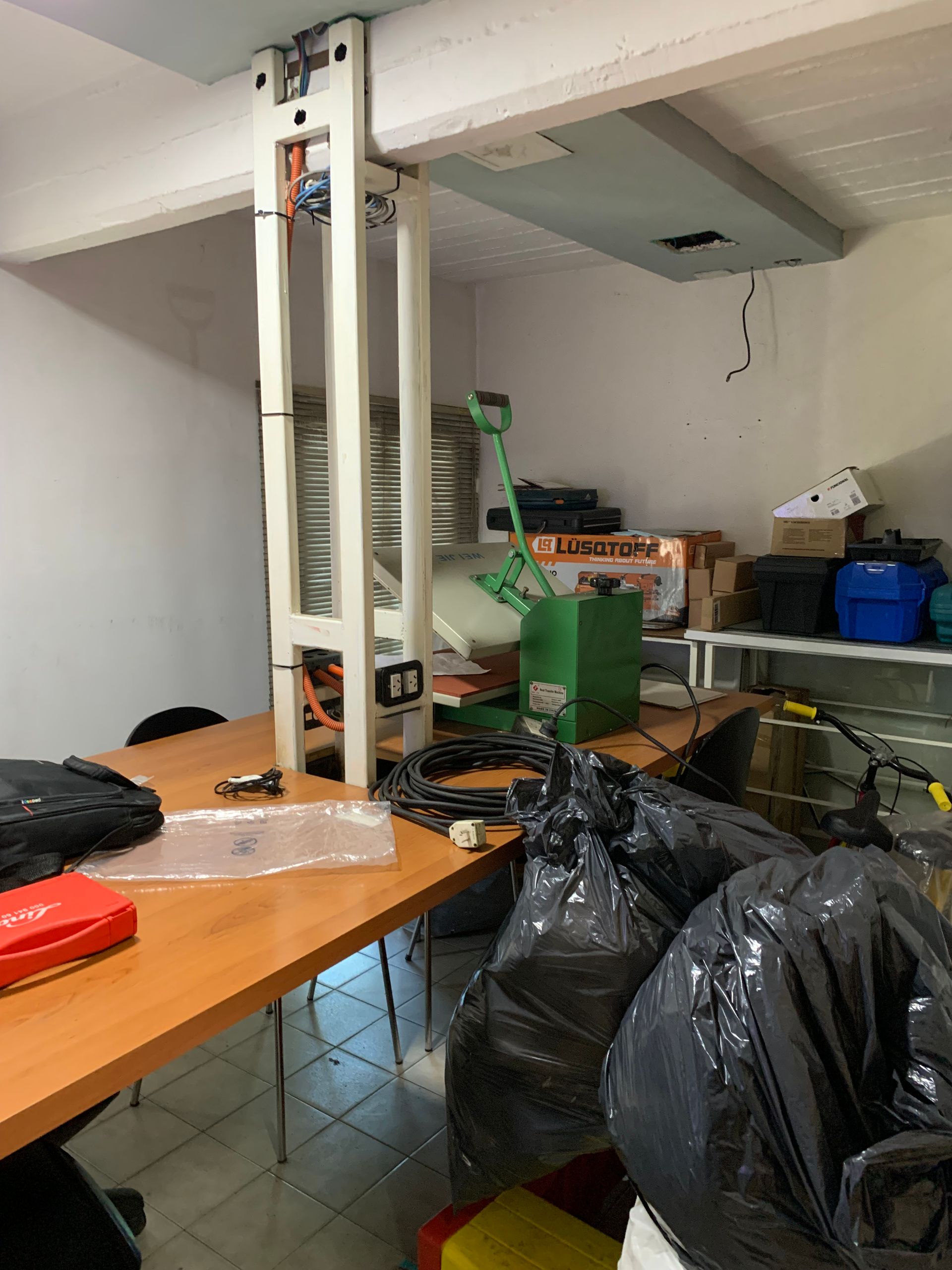 venta esquina galpón/terreno