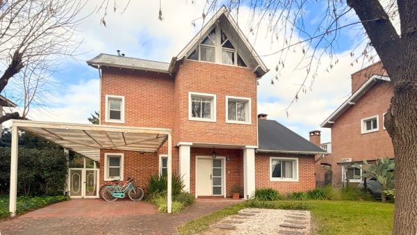 For Rent House 4-bedroom | Benavidez | With Pool