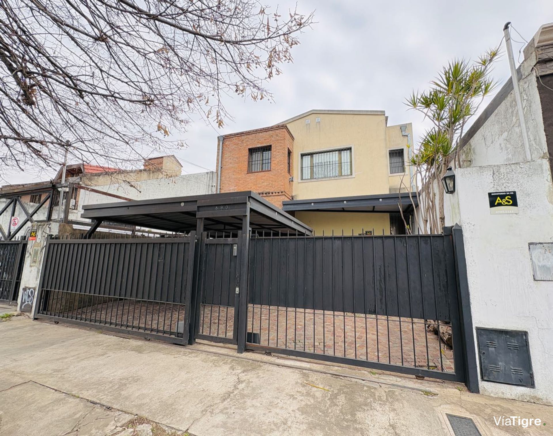 Venta Casa De 3 Dormitorios Parque Y Cocheras