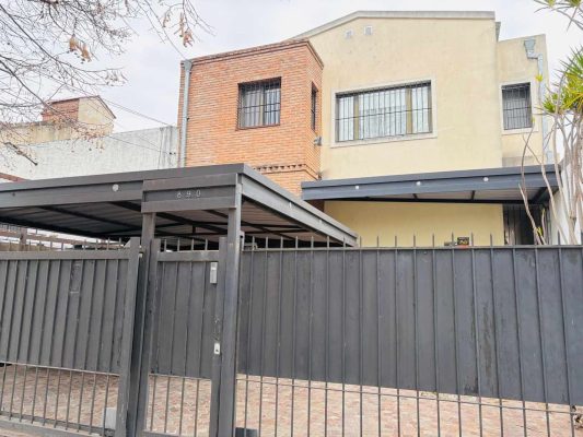 Venta Casa De 3 Dormitorios Parque Y Cocheras