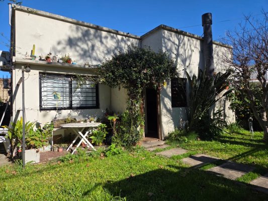 Casa En Venta 4 Amb. Jardin Y Pileta - San Isidro