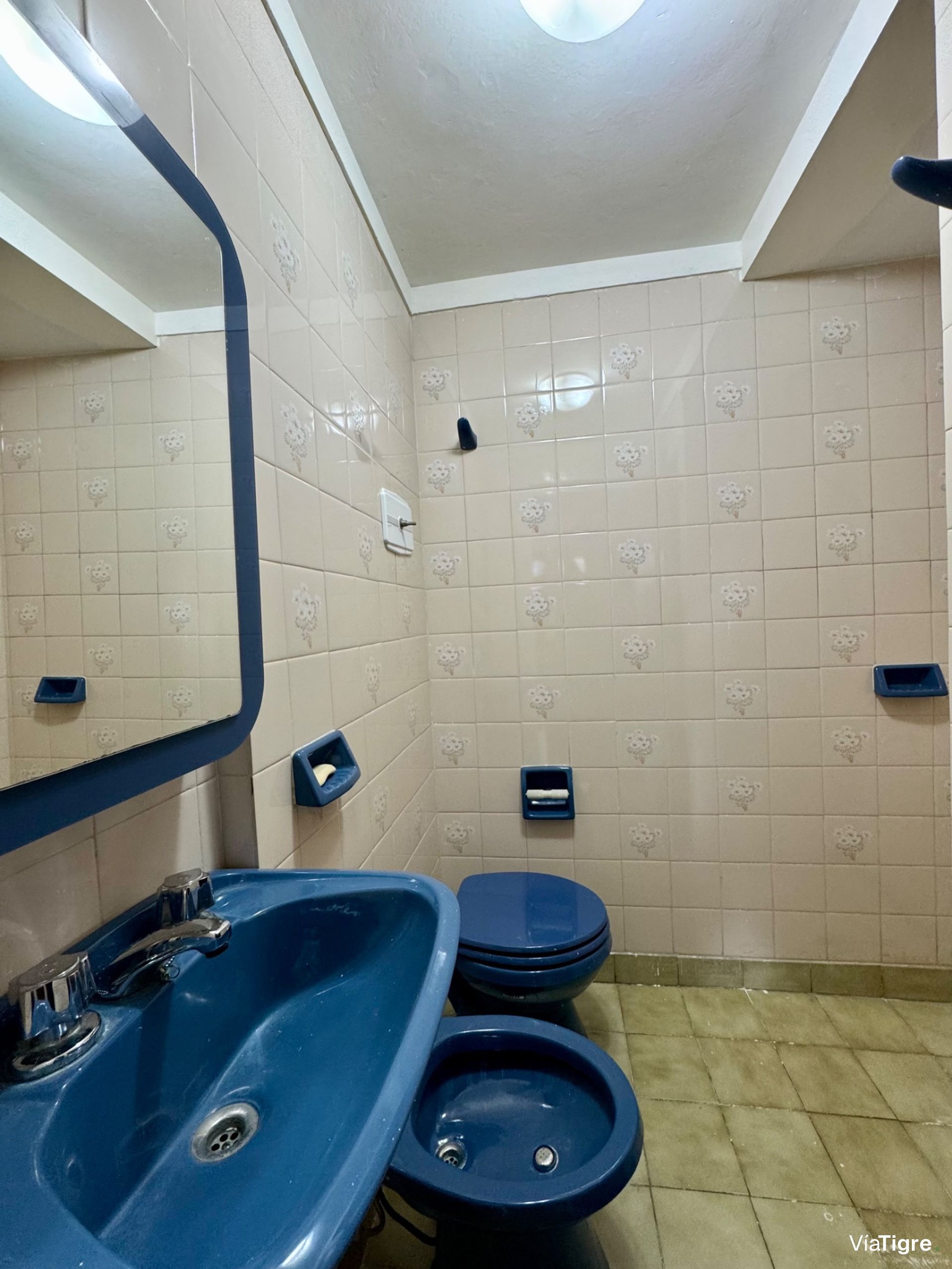 Piso completo con balcón y cochera - San Isidro