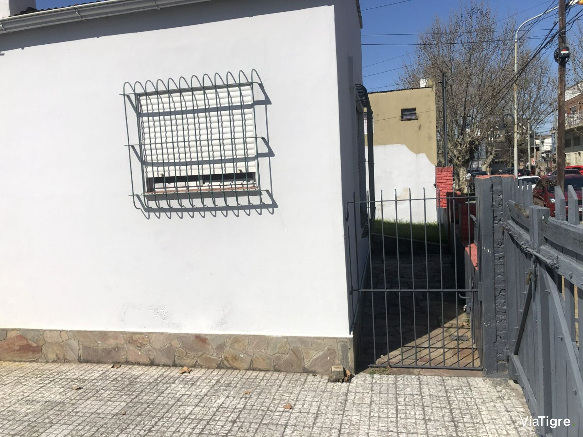 CASA, LOTE PROPIO, GRAN JARDIN, a reciclar, TIGRE