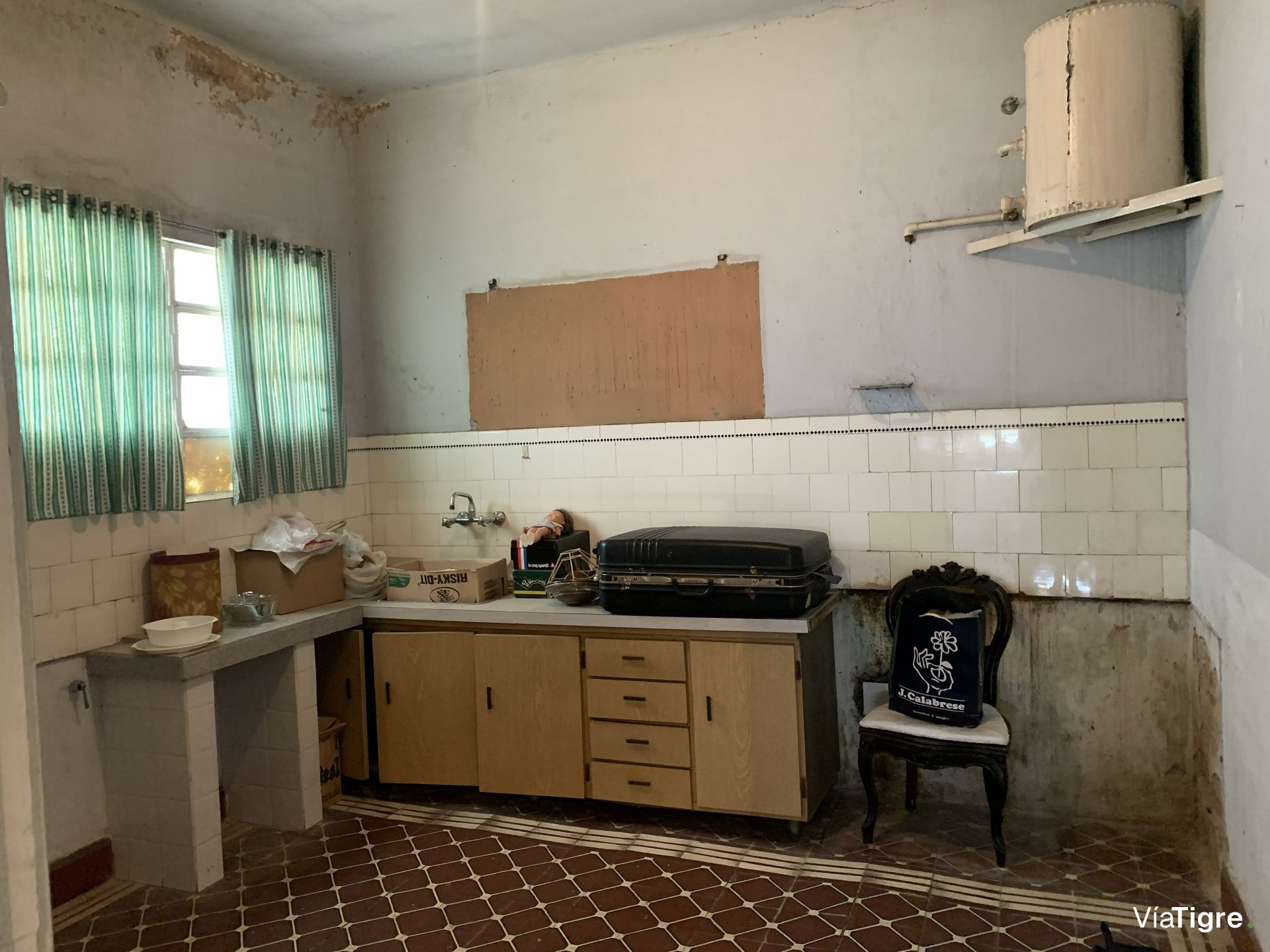 CASA, LOTE PROPIO, GRAN JARDIN, a reciclar, TIGRE