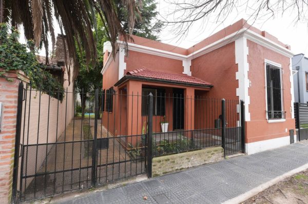 Casa 3 Ambientes c Jardín Vías Libertador Martinez