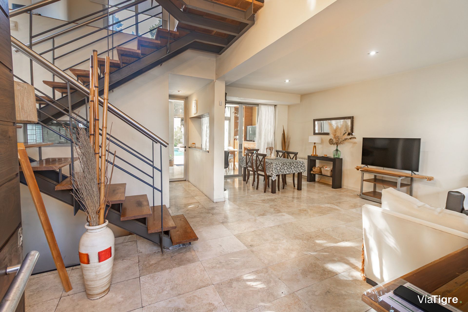 Venta Importante Casa-Lomas Beccar B° Semi Cerrad