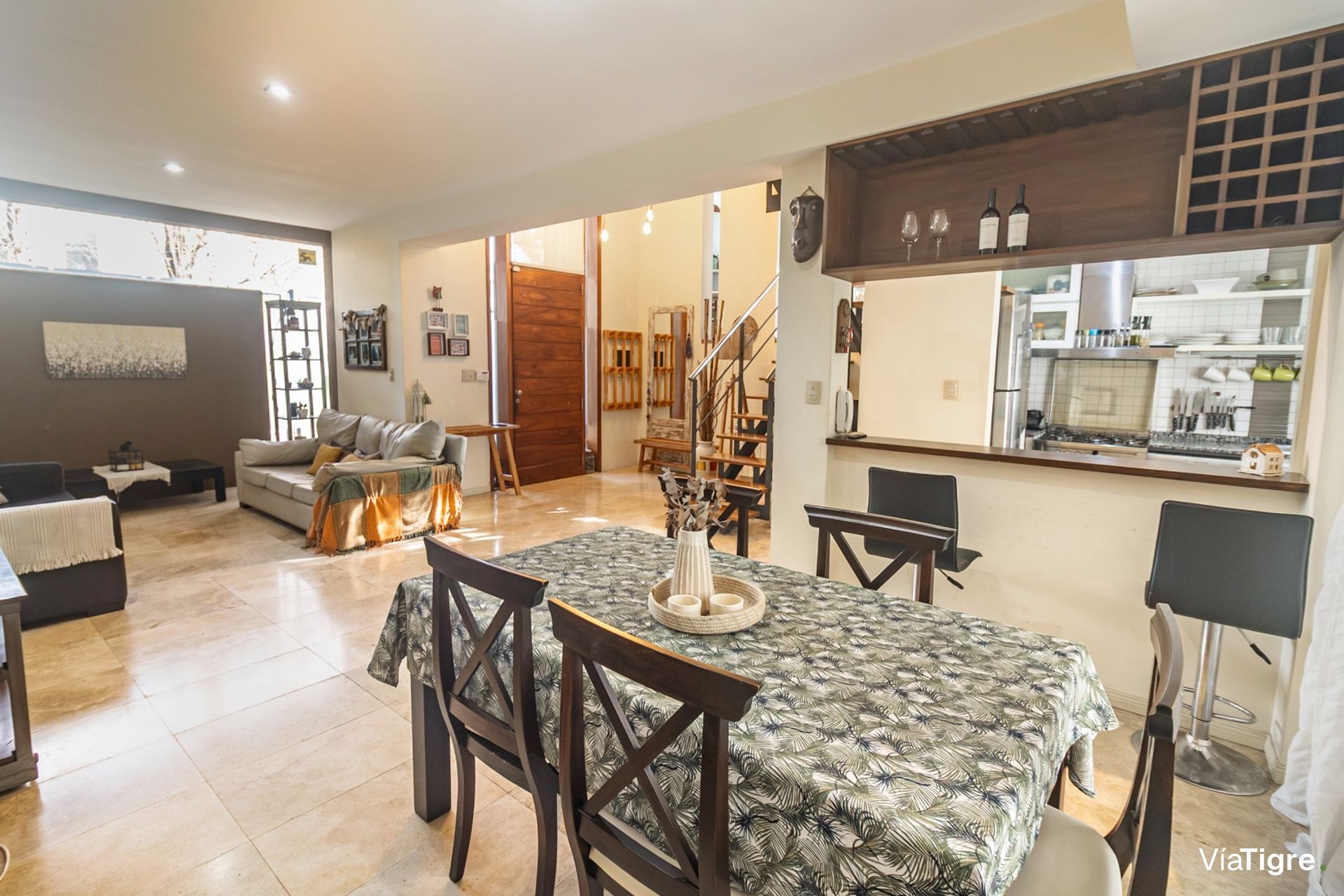 Venta Importante Casa-Lomas Beccar B° Semi Cerrad