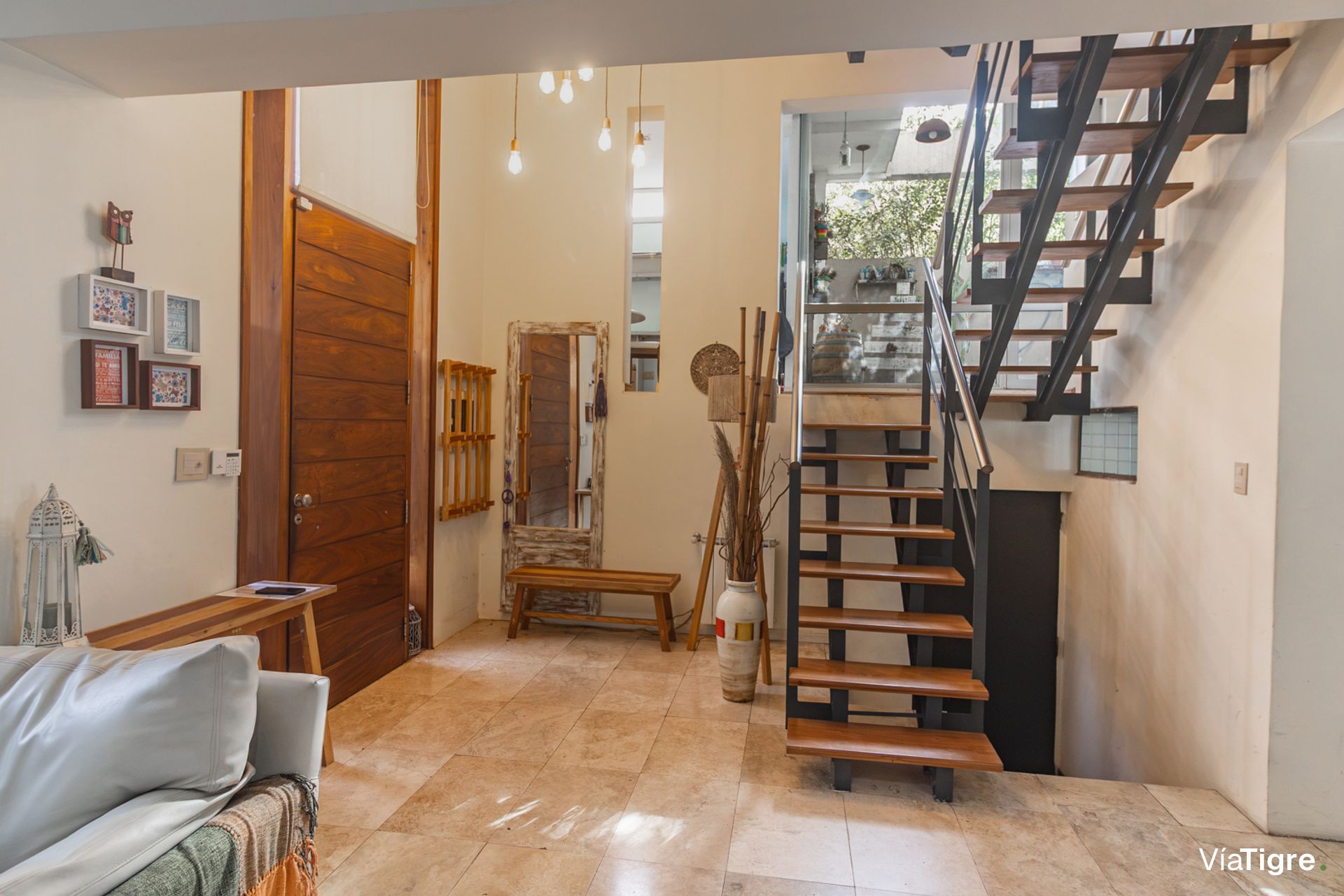 Venta Importante Casa-Lomas Beccar B° Semi Cerrad
