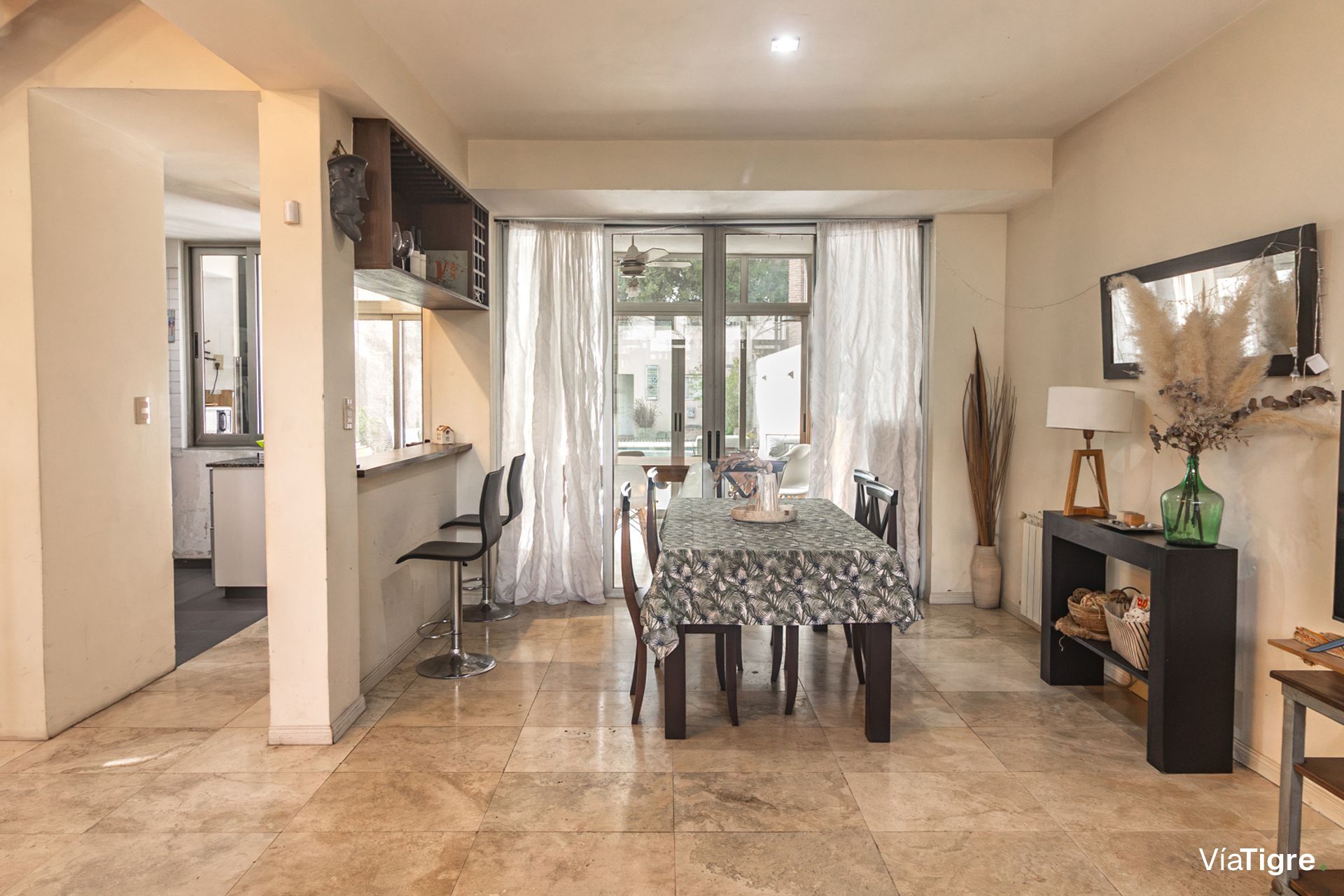 Venta Importante Casa-Lomas Beccar B° Semi Cerrad