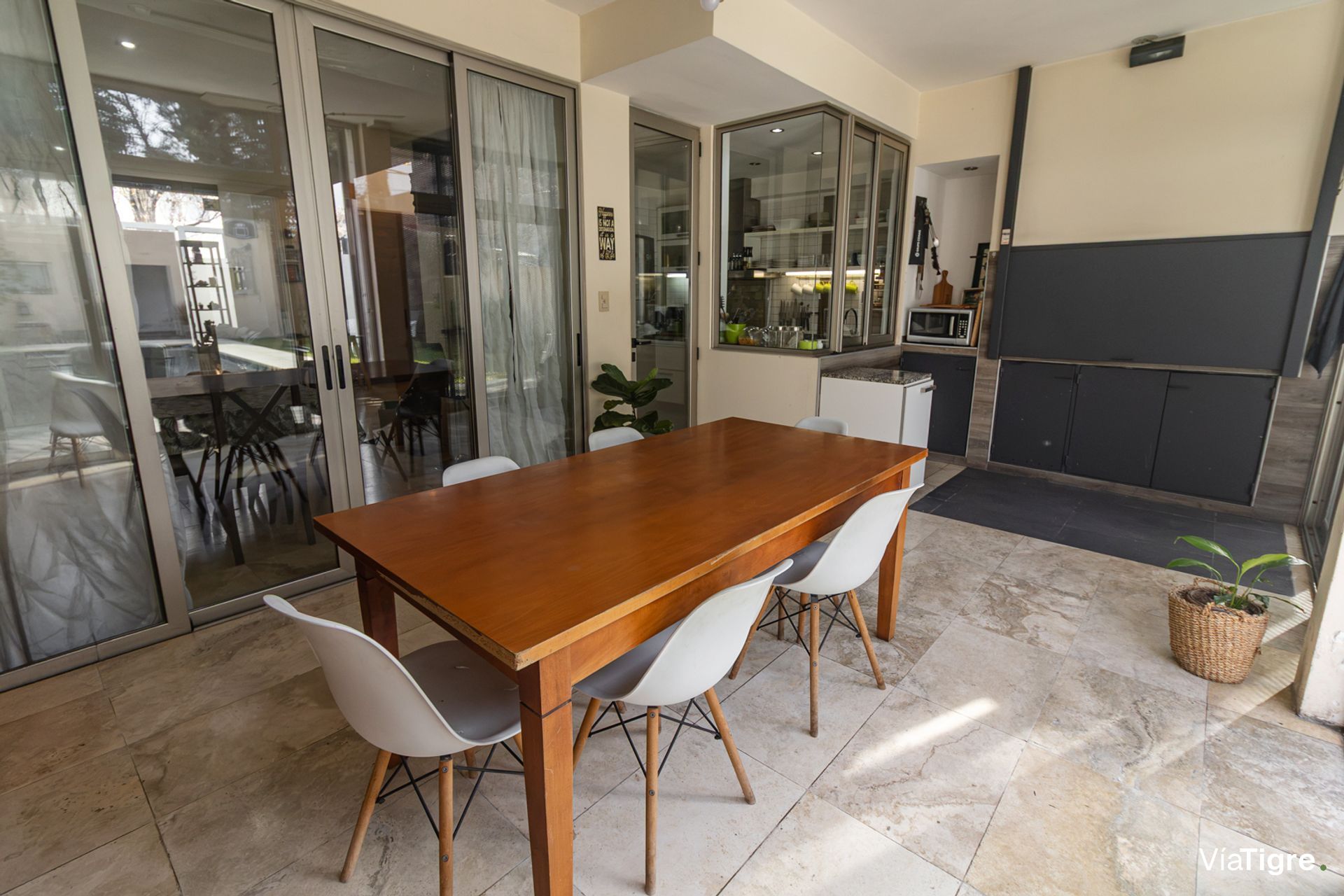 Venta Importante Casa-Lomas Beccar B° Semi Cerrad