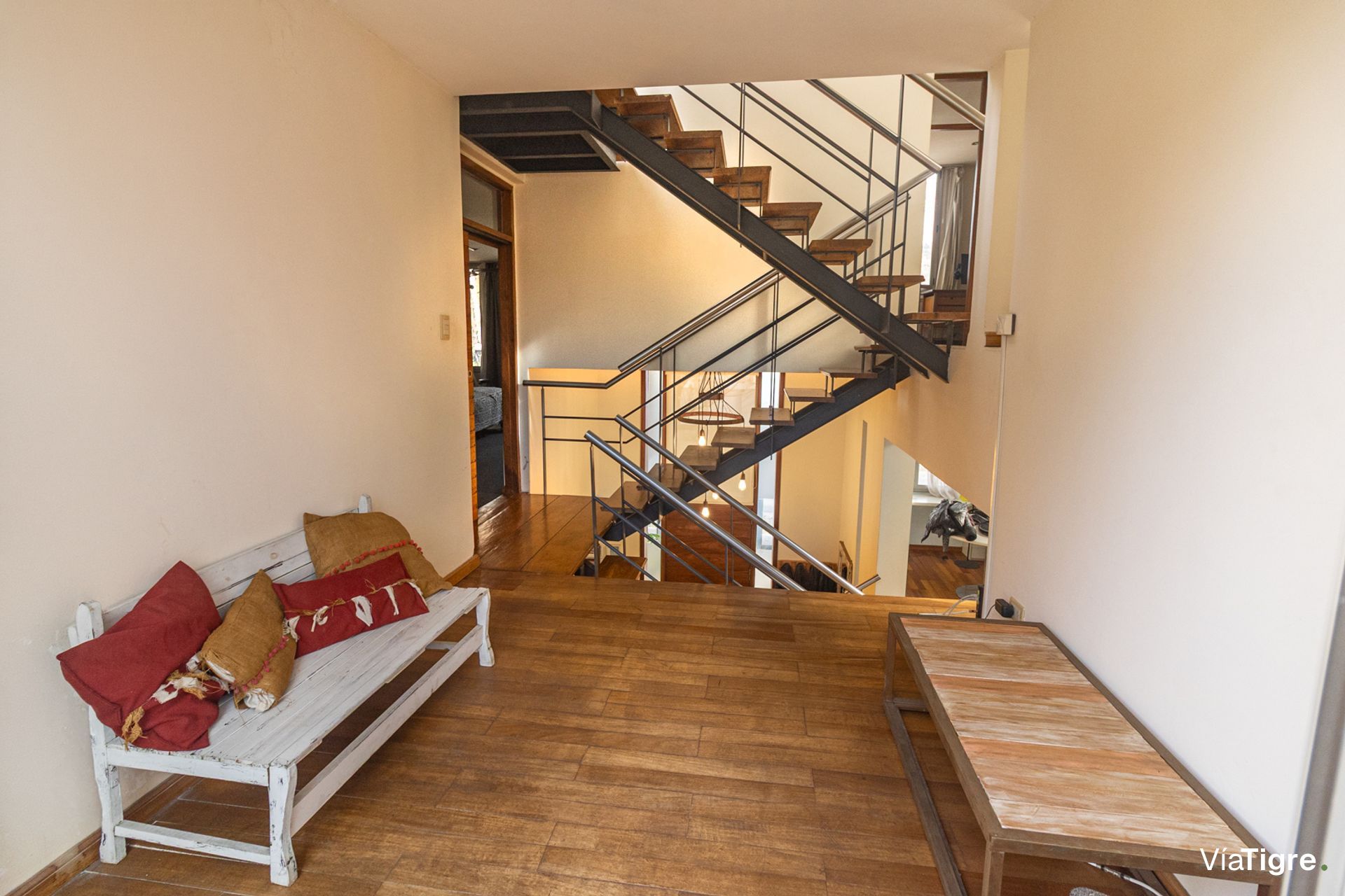 Venta Importante Casa-Lomas Beccar B° Semi Cerrad