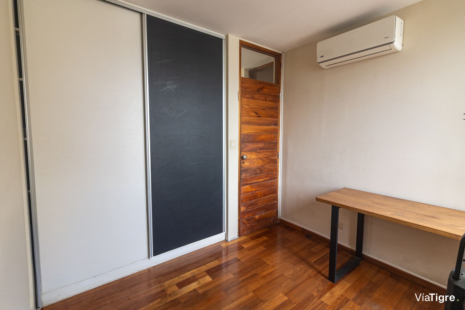 Venta Importante Casa-Lomas Beccar B° Semi Cerrad