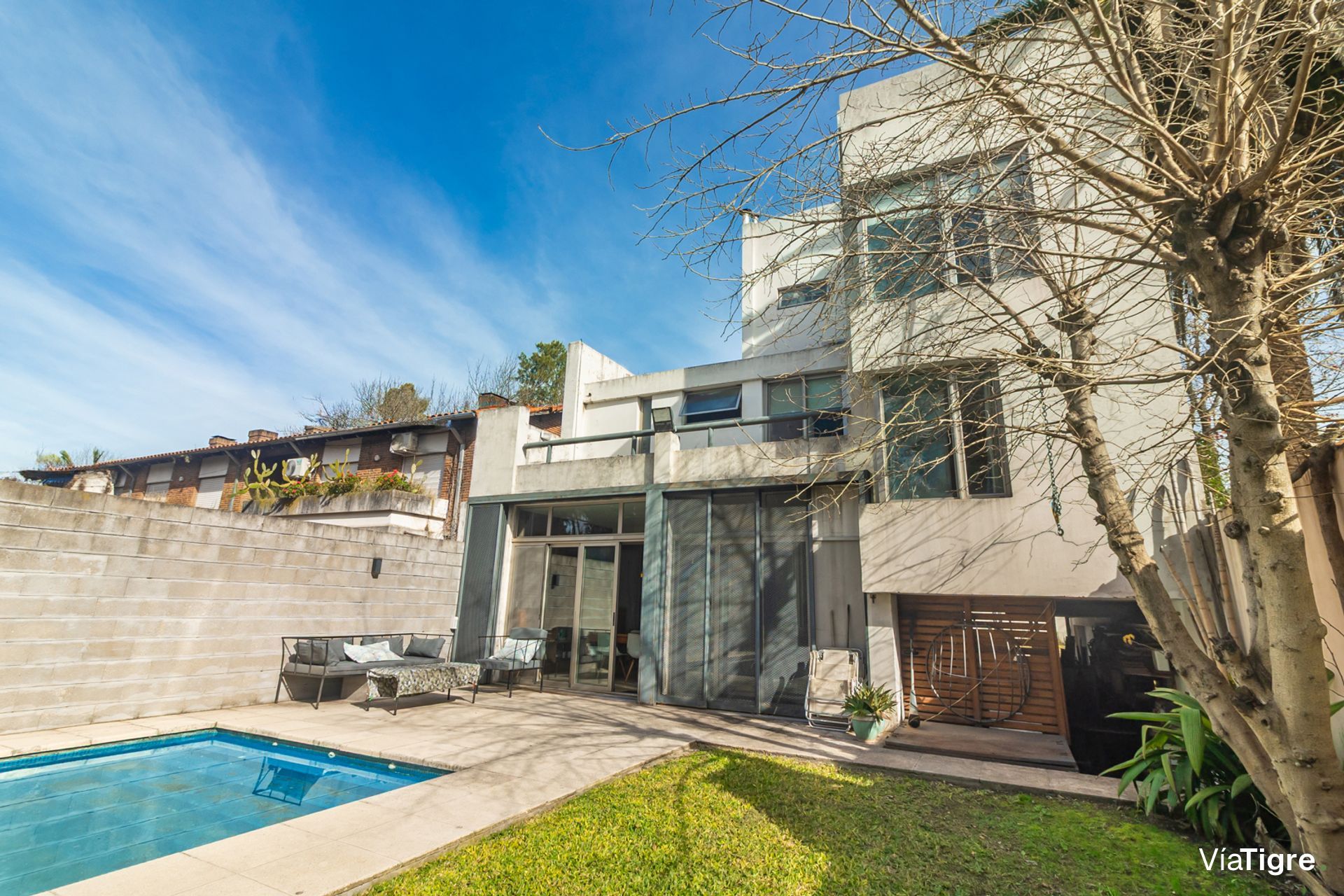 Venta Importante Casa-Lomas Beccar B° Semi Cerrad