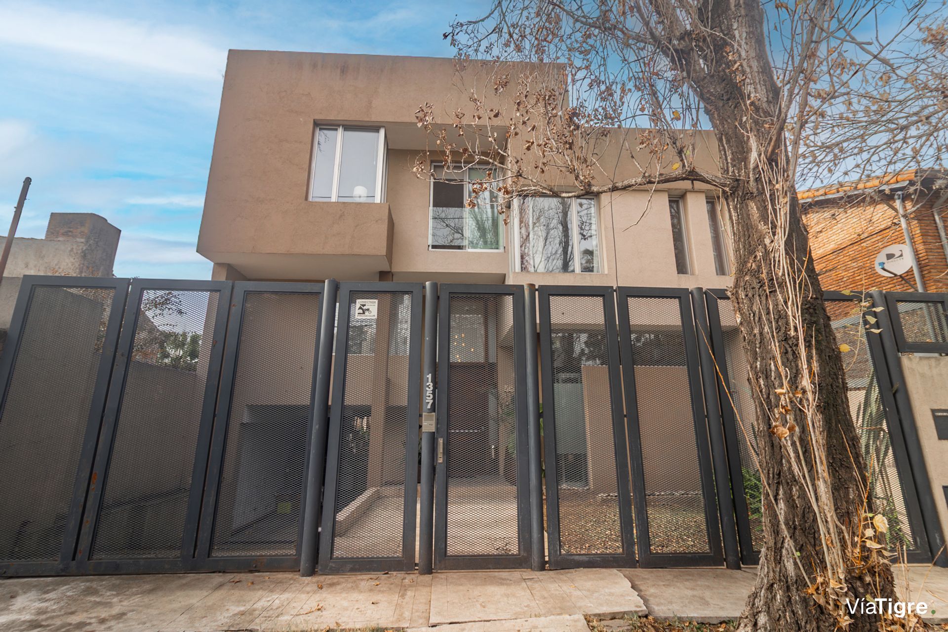 Venta Importante Casa-Lomas Beccar B° Semi Cerrad