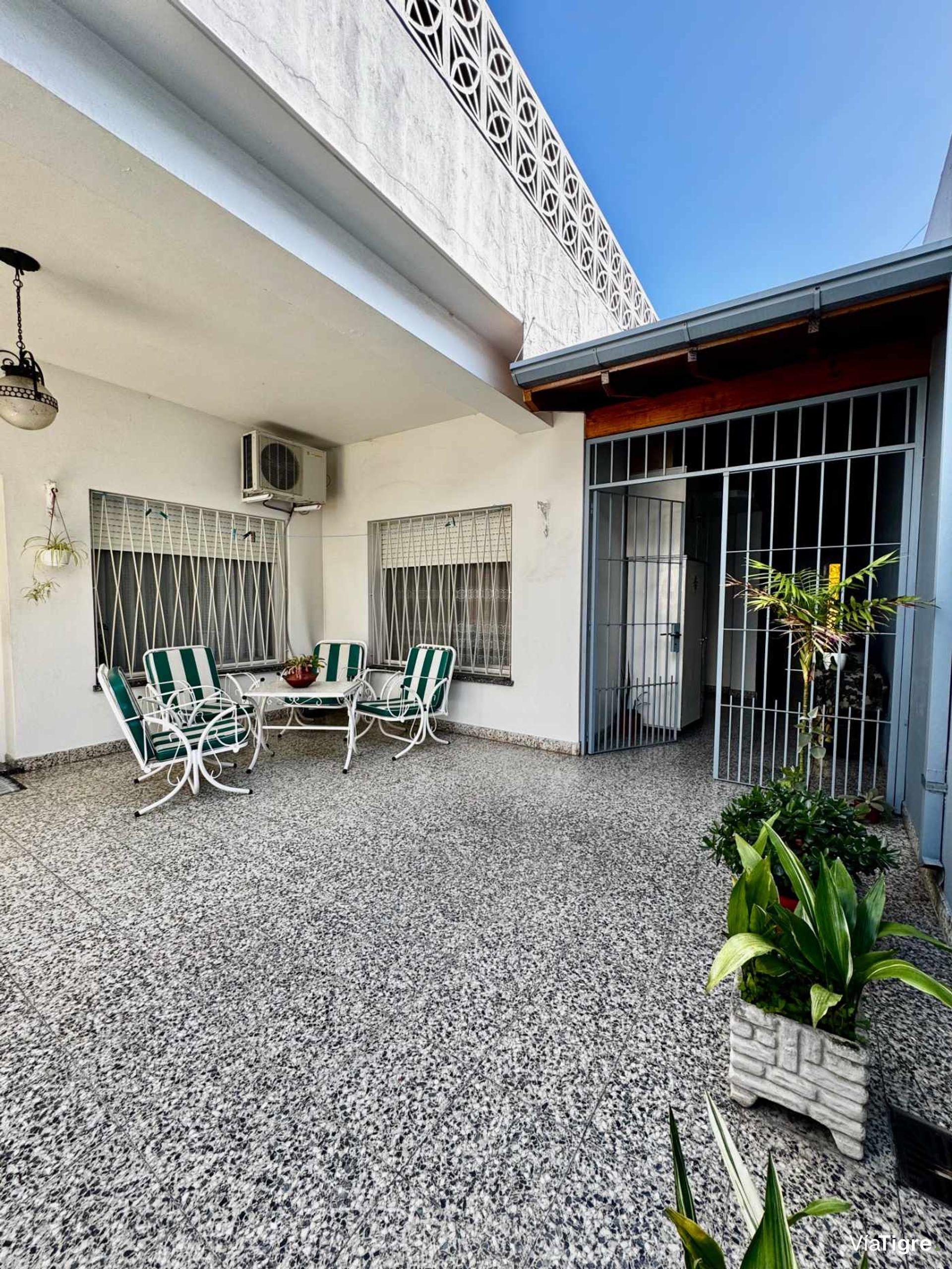 Venta Casa Con Jardín En Beccar – Apta Crédito