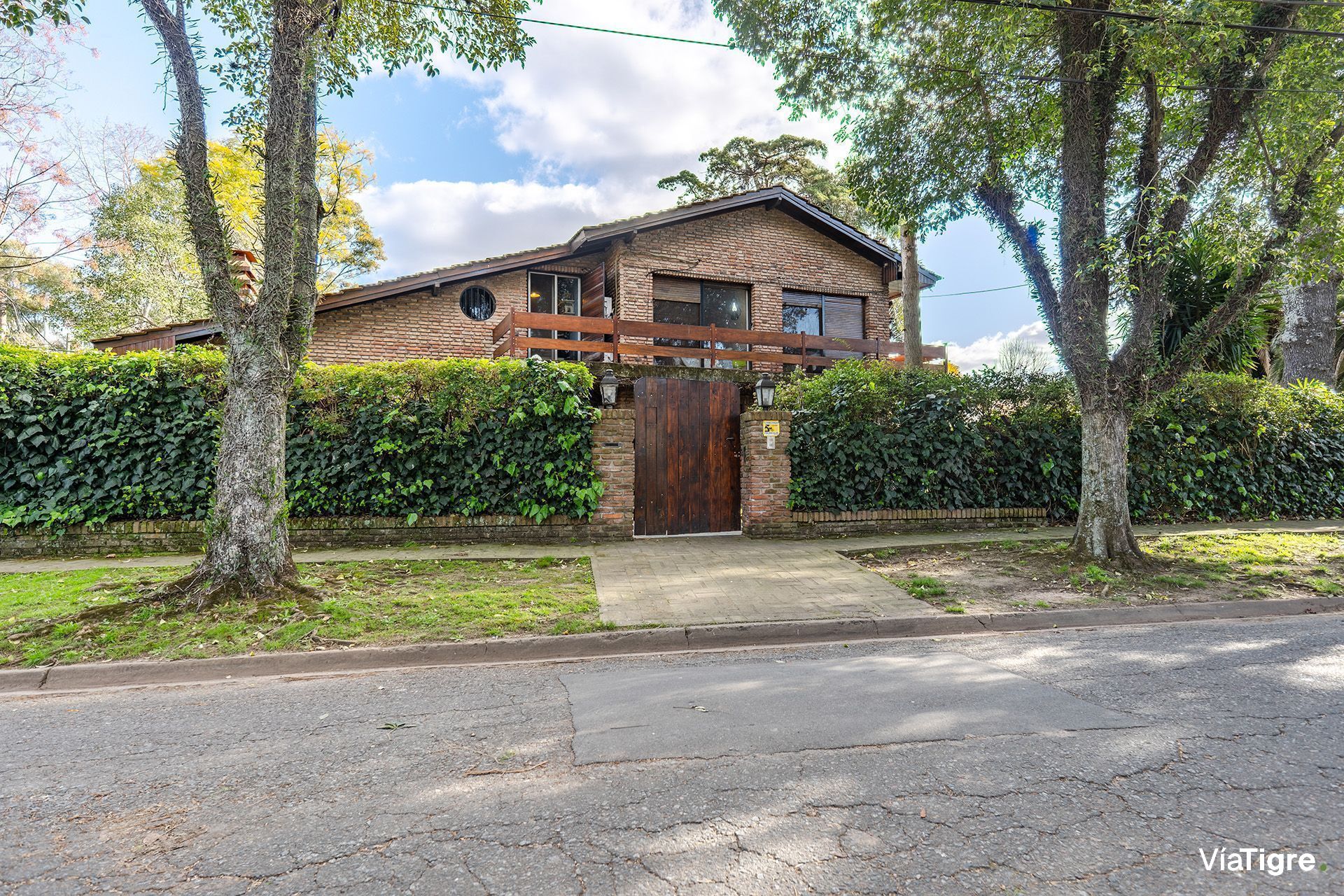 Venta Casa 4 Dormitorios Jardin Pileta San Isidro