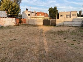 Sale Lot 902 m² El Talar with Pool, Water, Electricity.