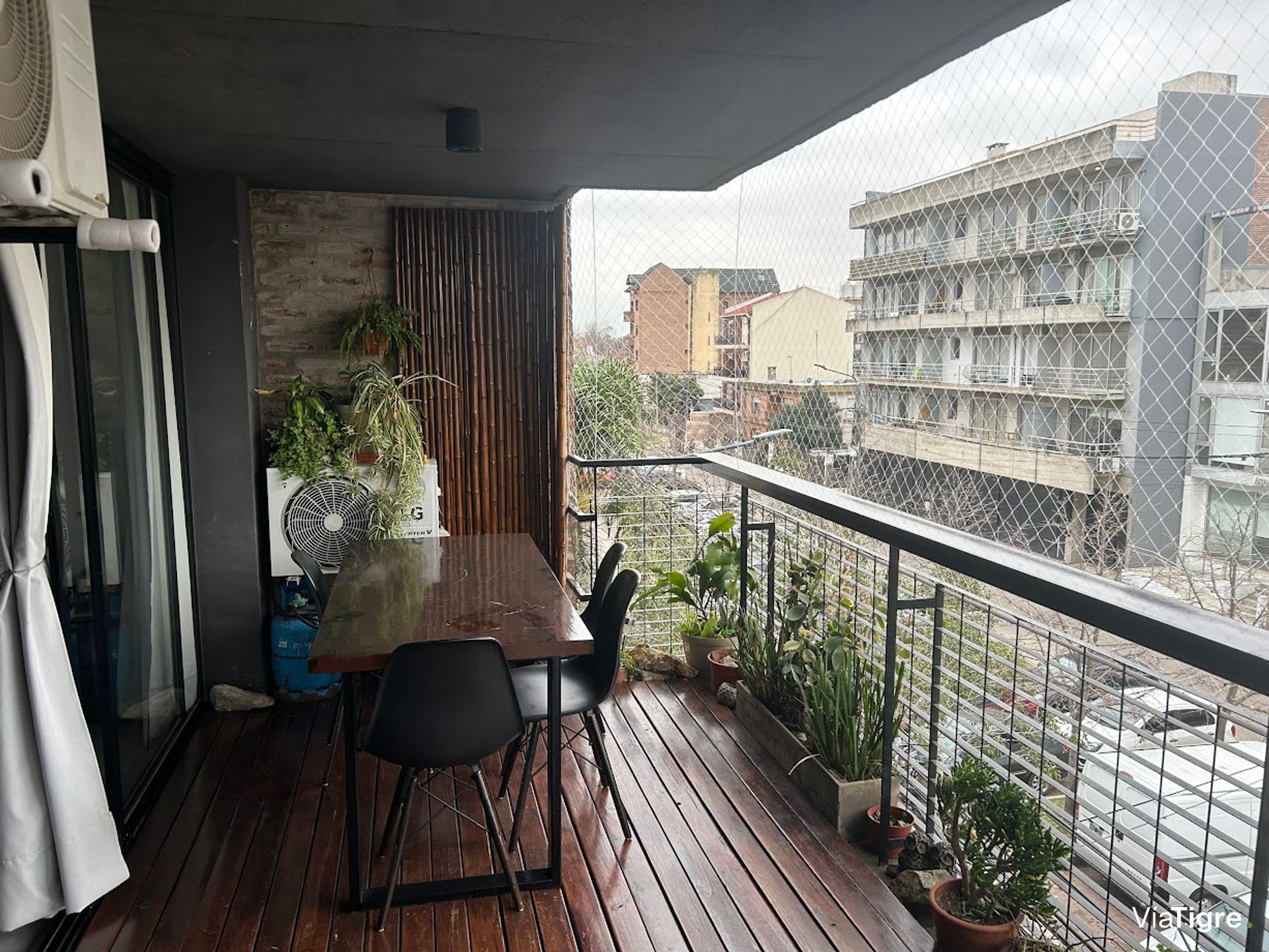 Monoambiente al frente con cochera y renta