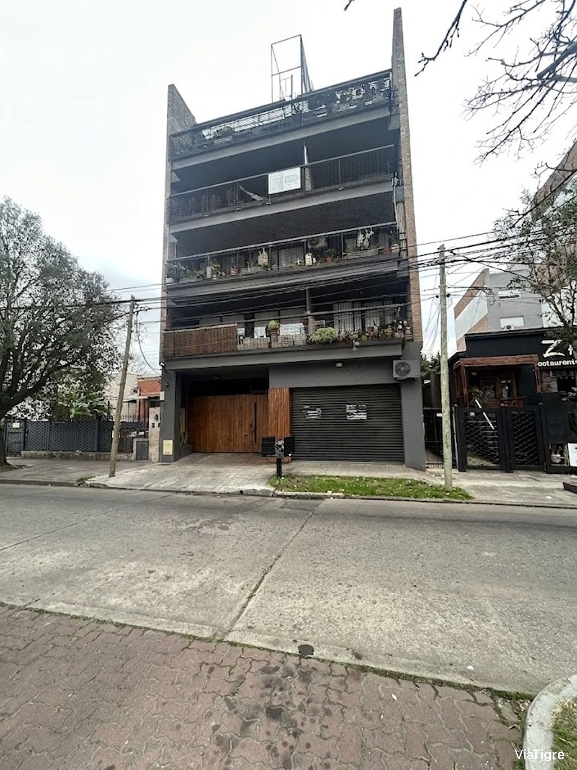 Monoambiente al frente con cochera y renta
