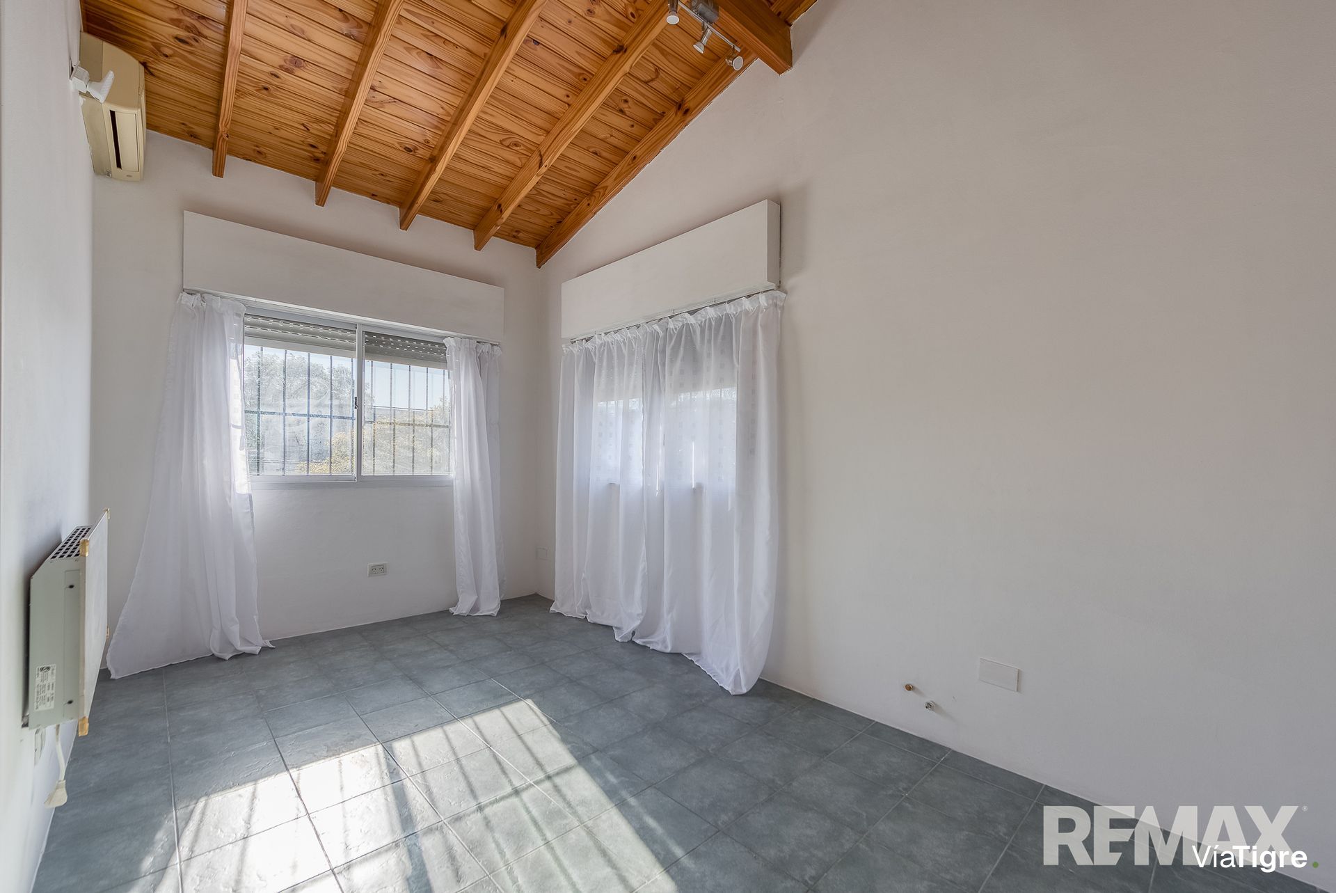 Venta casa 6 ambientes tipo PH con patio y balcon