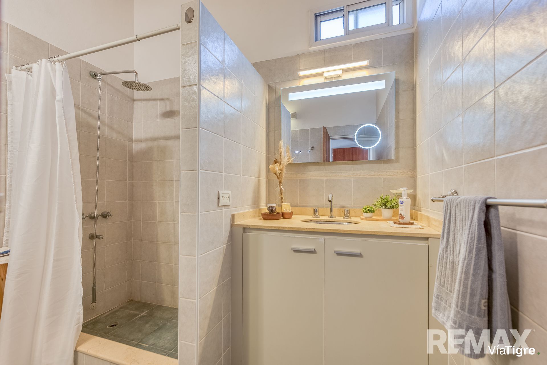Venta casa 6 ambientes tipo PH con patio y balcon